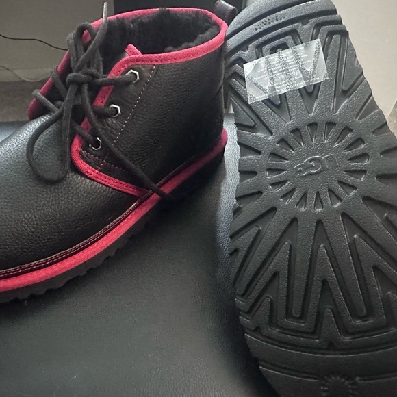 Ugg Boots Size 11 - Picture 2 of 3